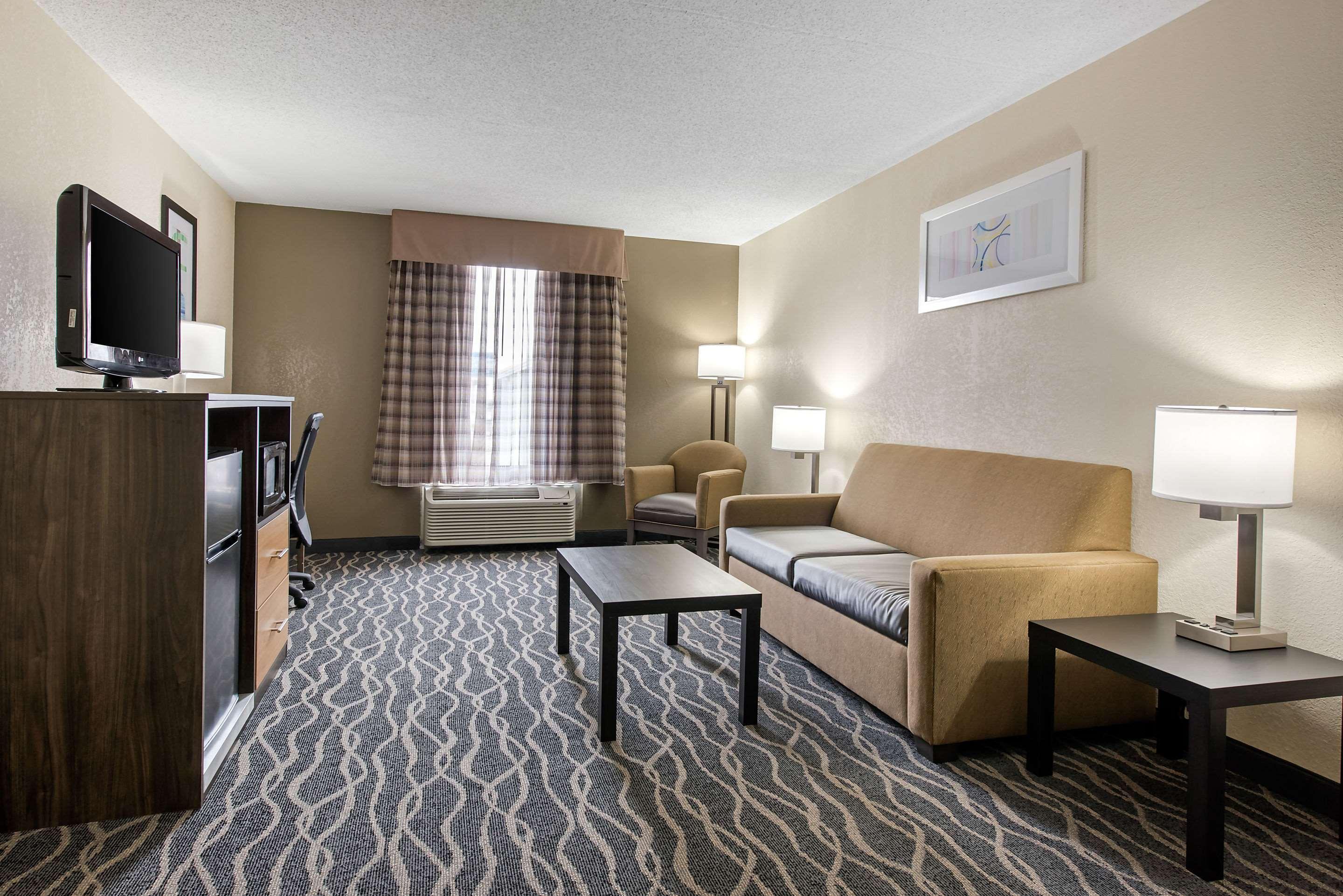 Quality Inn & Suites Lafayette I-65 Exterior photo