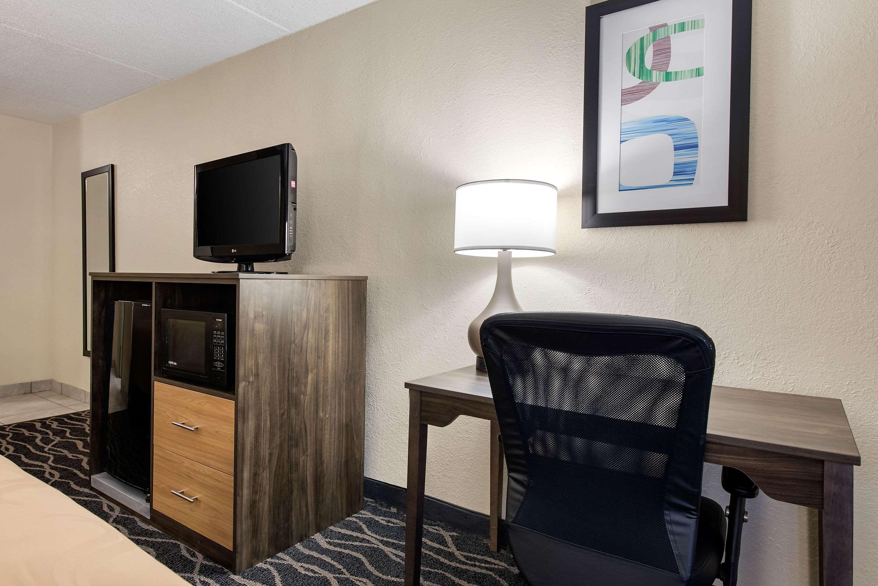 Quality Inn & Suites Lafayette I-65 Exterior photo