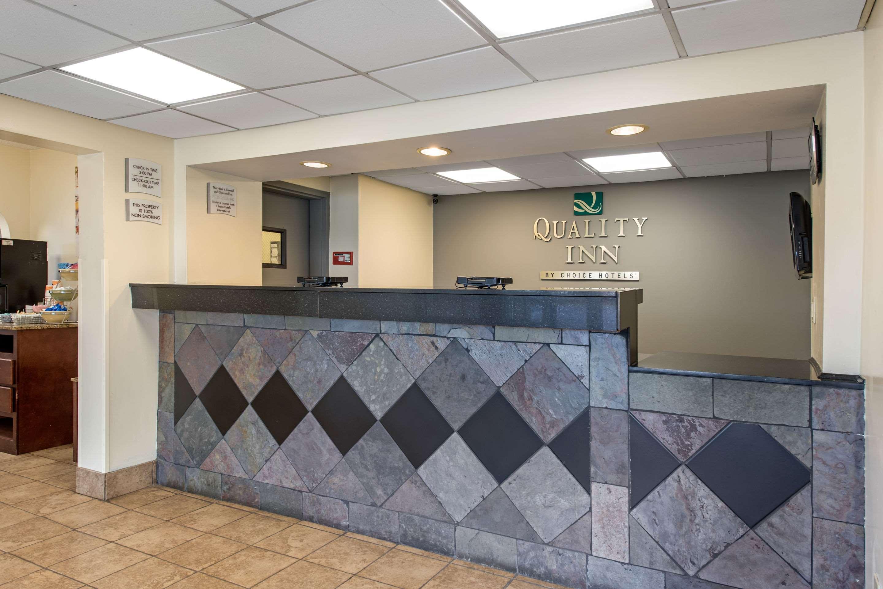 Quality Inn & Suites Lafayette I-65 Exterior photo
