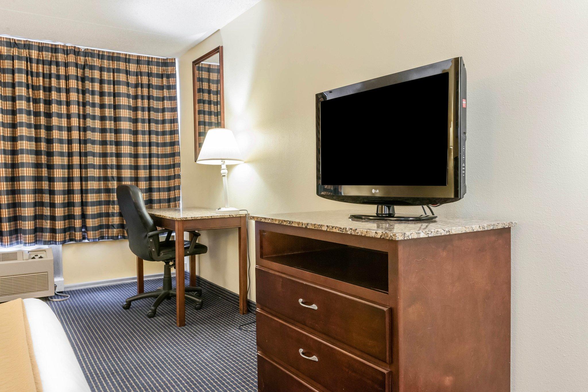 Quality Inn & Suites Lafayette I-65 Exterior photo